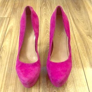 Jessica Simpson suede magenta pumps